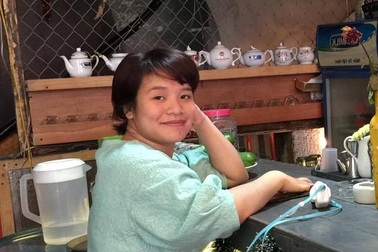 Thủ khoa hội họa đi bán cà phê mưu sinh