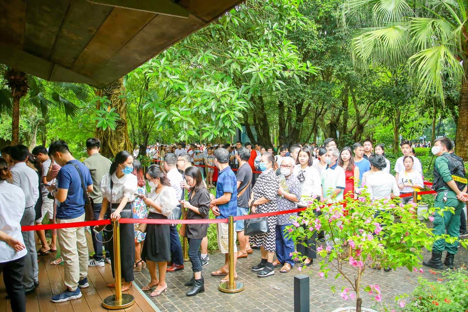 Khách xếp hàng dài để xem nhà mẫu và mua nhà tại Ecopark - 4 Khách xếp hàng dài để xem nhà mẫu và mua nhà tại Ecopark - 4