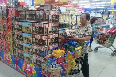 Quà biếu Tết: Mẫu mã phong phú, sức mua tăng nhẹ