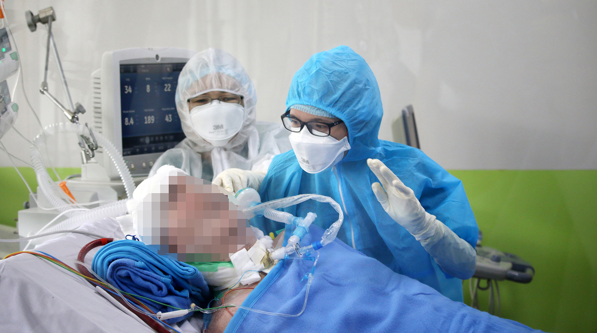 Chuyện chưa kể về hơn 3 tháng đấu trí giành sự sống cho phi công người Anh - 11 Chuyện chưa kể về hơn 3 tháng đấu trí giành sự sống cho phi công người Anh - 11