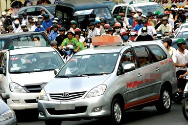 Taxi truyền thống "đấu tố" Bộ Giao thông, sợ phá sản vì taxi công nghệ, Grab