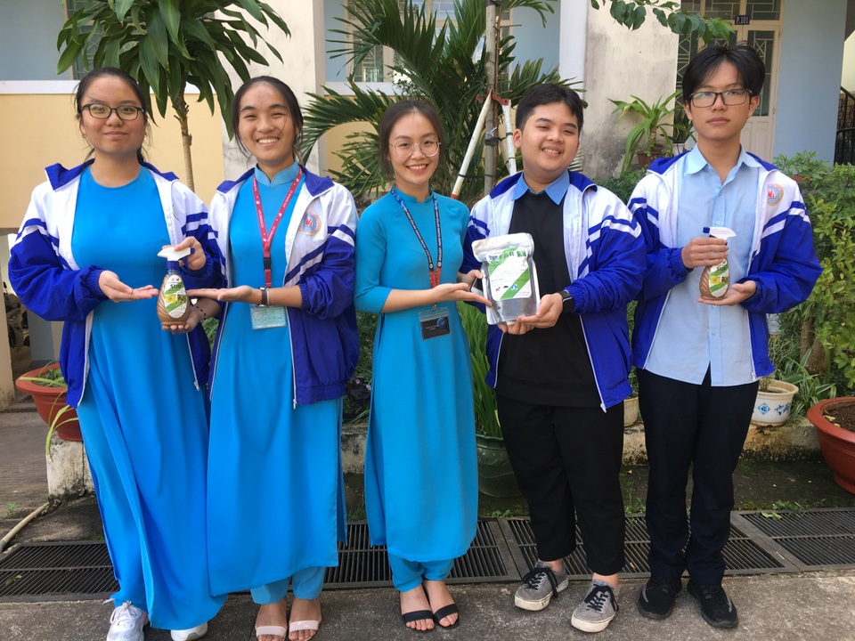 Học sinh phố núi sáng chế thuốc trừ sâu sinh học từ vỏ hạt cây điều - 1 Học sinh phố núi sáng chế thuốc trừ sâu sinh học từ vỏ hạt cây điều - 1