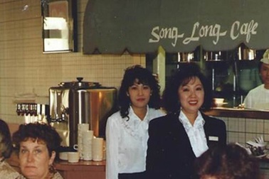 Nhà hàng Việt ở Little Saigon 35 năm vẫn lôi cuốn thực khách