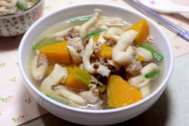 Nấm bào ngư nấu bí đỏ thịt băm