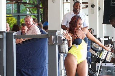 Alex Ferguson đi nghỉ ngơi ở Barbados 