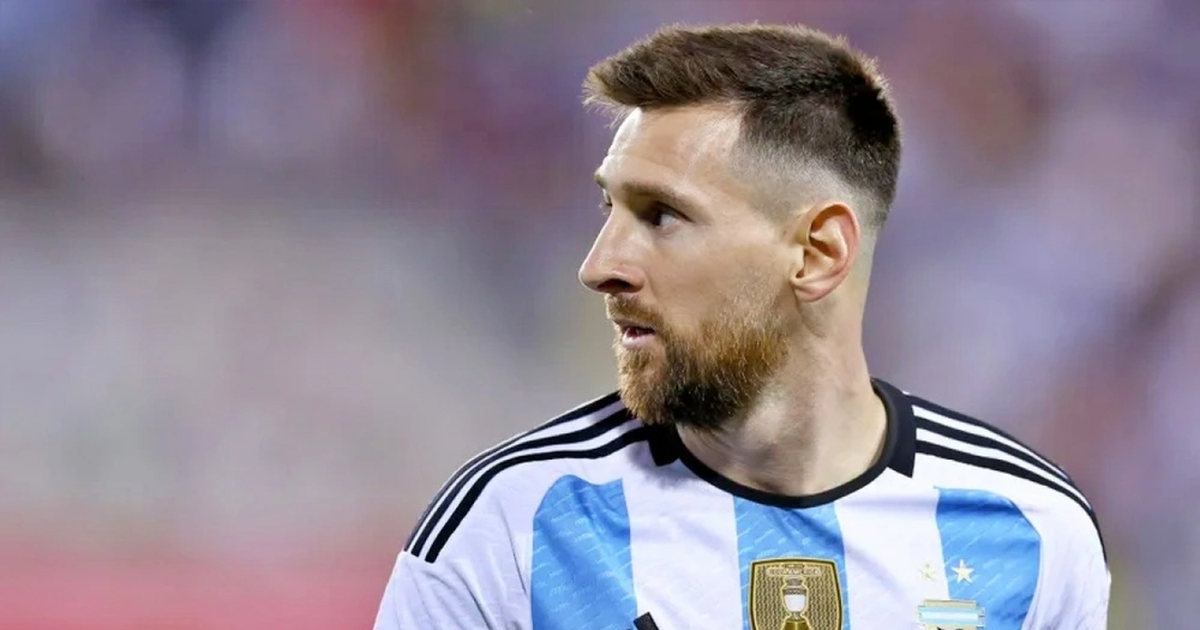 Messi: Từ tóc dài lãng tử đến nhuộm bạch kim sành điệu
