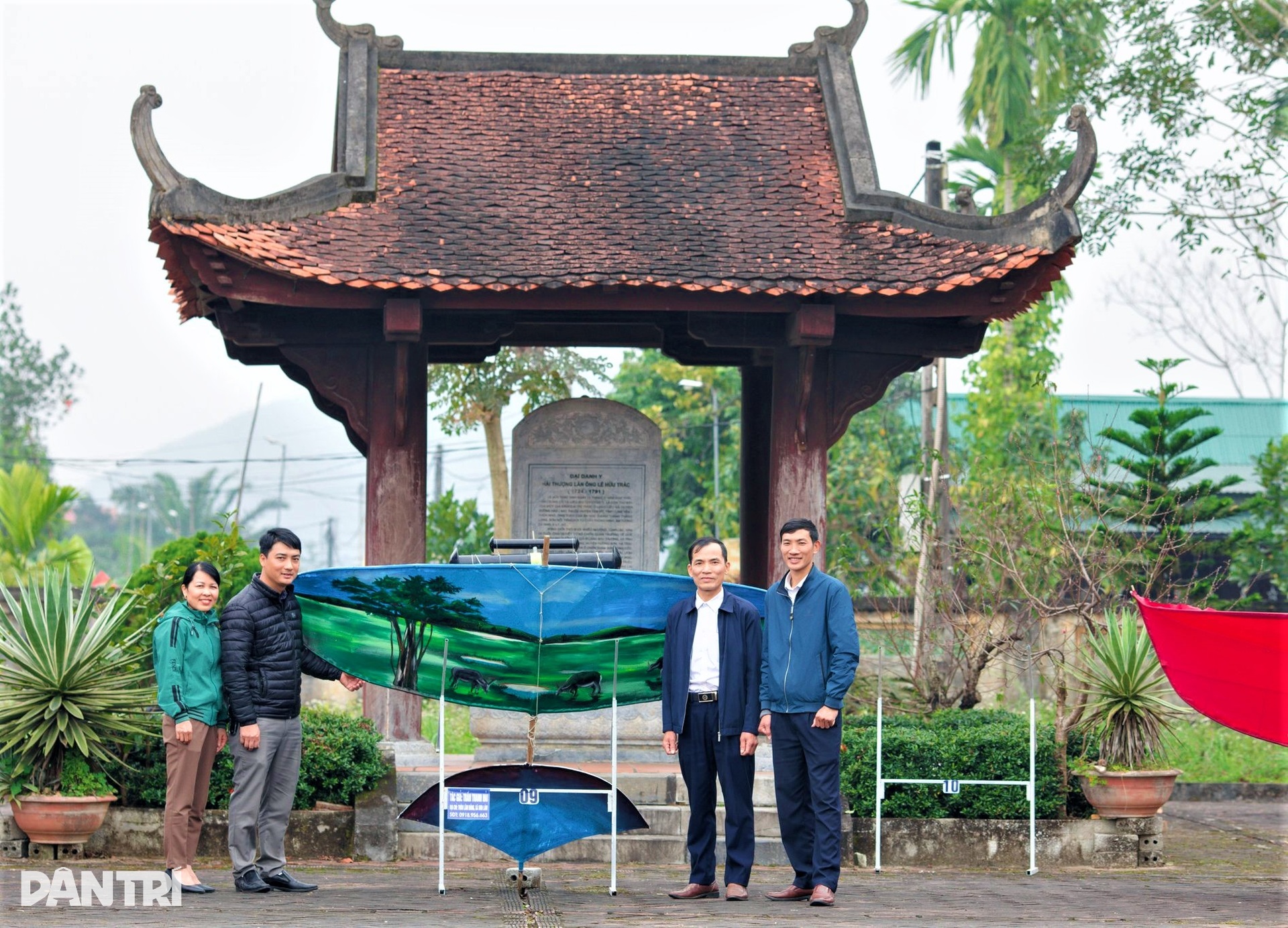 Diều sáo khủng khoe sắc tranh tài trong lễ hội Hải Thượng Lãn Ông - 8 Diều sáo khủng khoe sắc tranh tài trong lễ hội Hải Thượng Lãn Ông - 8