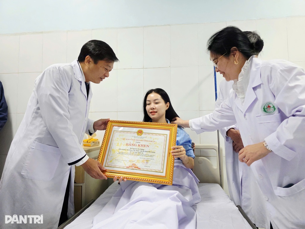 Bộ Y tế tặng Bằng khen 4 nữ điều dưỡng dũng cảm bảo vệ bệnh nhân - 2 Bộ Y tế tặng Bằng khen 4 nữ điều dưỡng dũng cảm bảo vệ bệnh nhân - 2