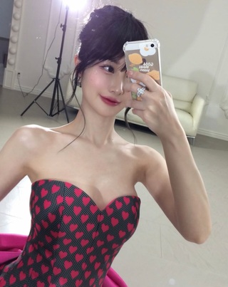 "Ngọc nữ" Jun Vũ: Vòng eo 2 gang tay, kín tiếng sau chia tay - 9