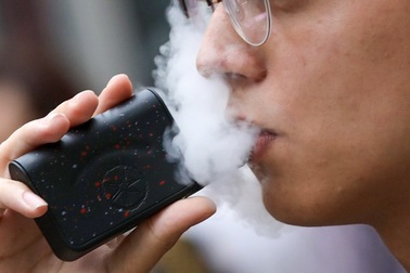 Bé 5 tuổi co giật, hôn mê vì ngộ độc ma túy trong thuốc lá điện tử