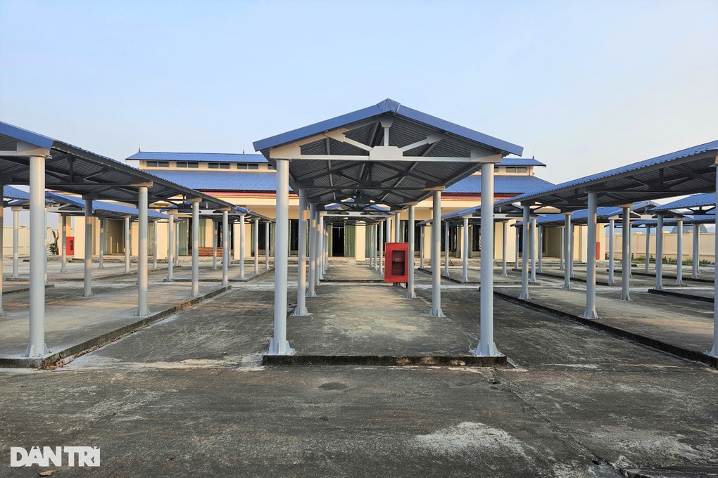 Rót thêm tiền cứu vãn chợ tiền tỷ 8 năm chưa họp một lần - 3 Rót thêm tiền cứu vãn chợ tiền tỷ 8 năm chưa họp một lần - 3
