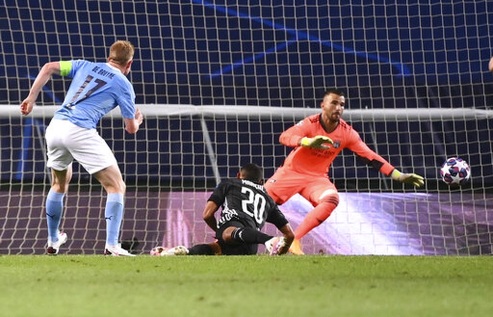“Kép phụ” Dembele tỏa sáng giúp Lyon hạ gục Man City - 7 “Kép phụ” Dembele tỏa sáng giúp Lyon hạ gục Man City - 7