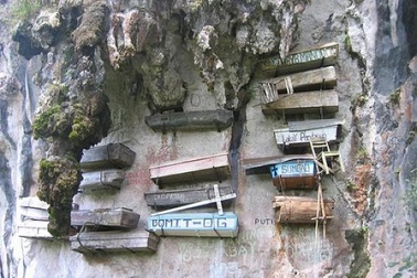 Bất ngờ phát hiện quan tài treo hơn ngàn năm tuổi