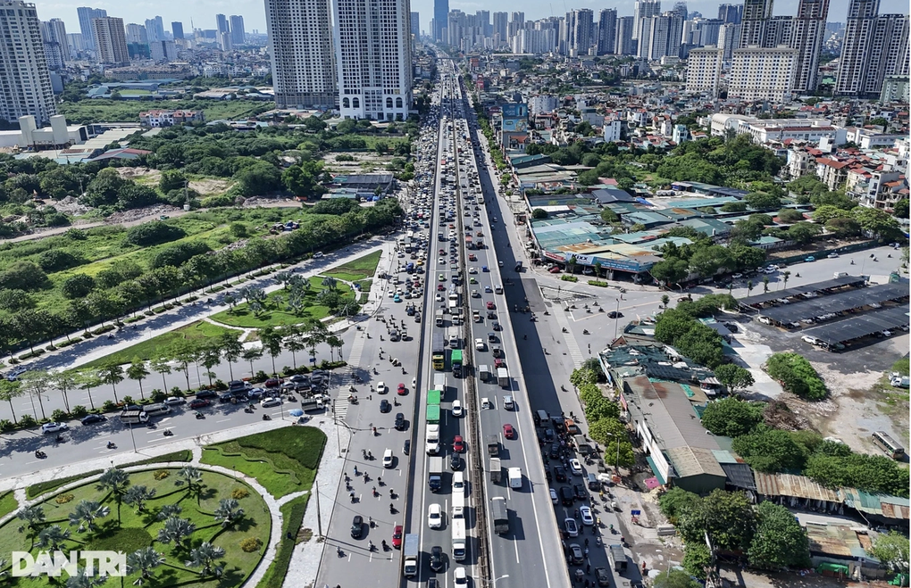 Sửa chữa xong khe co giãn, mặt đường Vành đai 3 trên cao Hà Nội - 1 Sửa chữa xong khe co giãn, mặt đường Vành đai 3 trên cao Hà Nội - 1