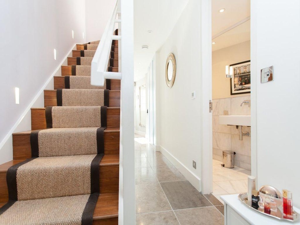 Ngôi nhà hẹp nhất London: Rộng 2,5m, rao bán giá sốc 55 tỷ đồng - 3 Ngôi nhà hẹp nhất London: Rộng 2,5m, rao bán giá sốc 55 tỷ đồng - 3