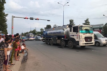 Đi chơi lễ, một thanh niên bị xe bồn cán chết thương tâm