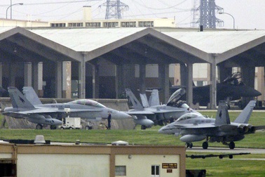 Hàng loạt máy bay chiến đấu Mỹ hạ cánh khẩn cấp tại Nhật Bản