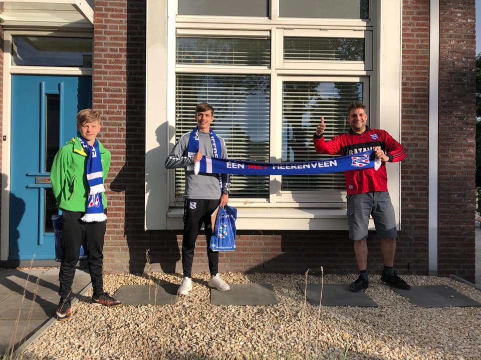 Văn Hậu rạng rỡ bên cạnh các cổ động viên Heerenveen - 8 Văn Hậu rạng rỡ bên cạnh các cổ động viên Heerenveen - 8