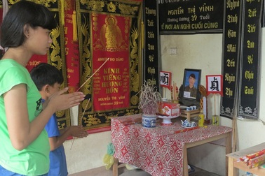 “Bố mẹ mất hết rồi, em không dám đi học đâu”