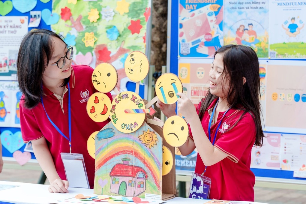 Vinschool-Schüler bringen Initiativen zur Verbesserung der psychischen Gesundheit in der Schule ein - 2 Học sinh Vinschool đưa sáng kiến, nâng cao sức khỏe tâm lý học đường - 2