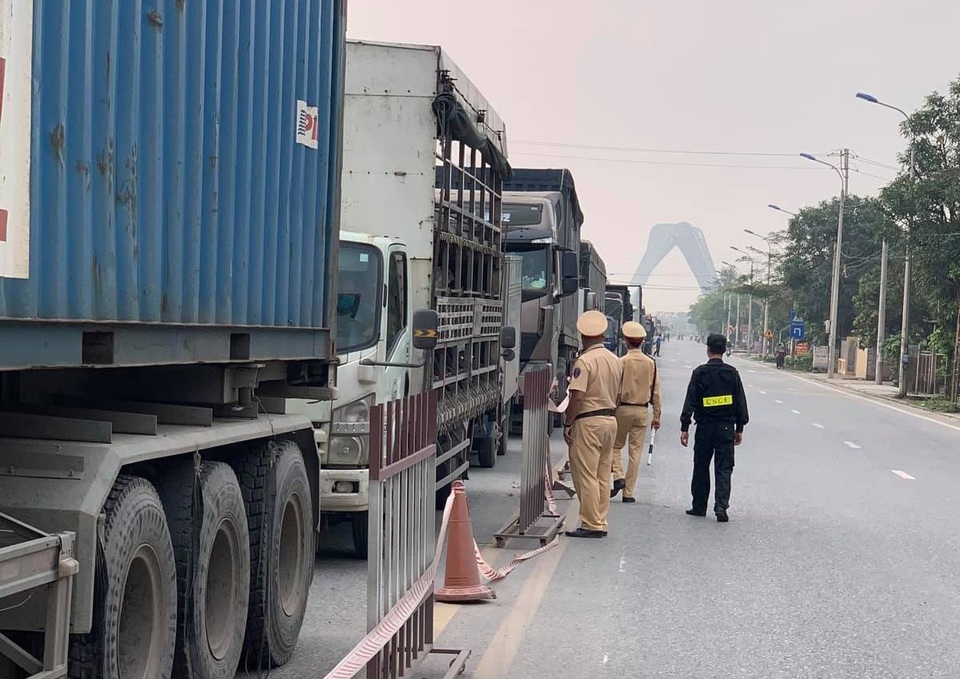Hải Dương giải thích việc ô tô ùn ứ, phủ nhận tin cách ly người tỉnh khác - 2 Hải Dương giải thích việc ô tô ùn ứ, phủ nhận tin cách ly người tỉnh khác - 2