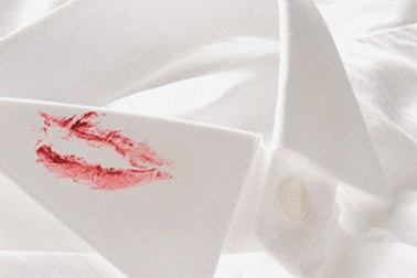 Phát hiện chồng “ăn vụng”, bắt tận tay chẳng được ích gì