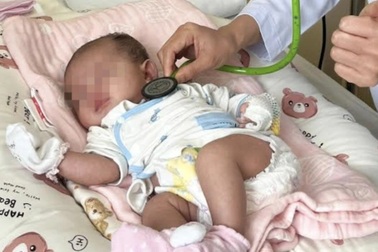 Kỳ lạ bé gái mới sinh đã đảo ngược hoàn toàn phủ tạng, tim nằm bên phải