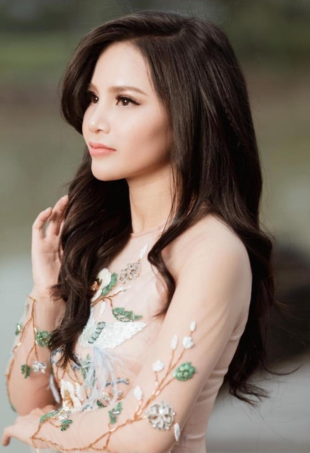 Ca sĩ Mai Thương nghẹn ngào hát về mẹ - 1 Ca sĩ Mai Thương nghẹn ngào hát về mẹ - 1