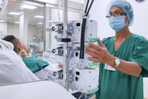 Người đàn ông ở TPHCM nhiễm "vi khuẩn ăn thịt người" sau cú cắn của mèo