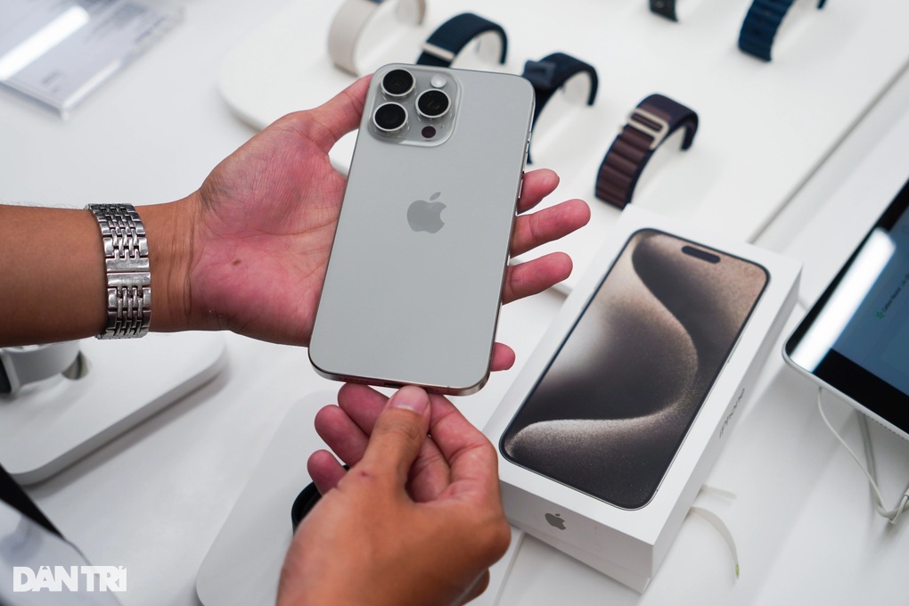 Apple thừa nhận iPhone 15 Pro Max bị nóng bất thường - 1