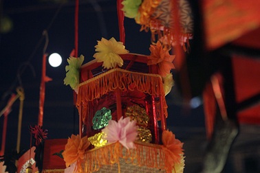 Ngắm trăng đêm Rằm