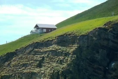 Sự thật về những lời đồn đoán xung quanh ngôi nhà cô đơn nhất thế giới