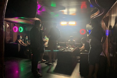 Nhóm thanh niên chơi ma túy trong quán karaoke, bất chấp dịch Covid-19