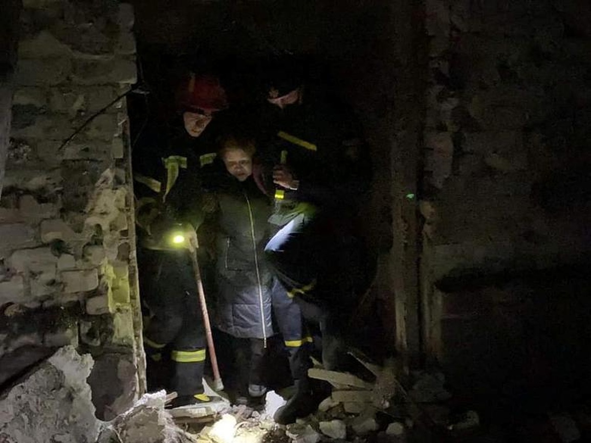 Ukraine đổ nát, tan hoang sau 4 ngày hứng mưa hỏa lực - 5 Ukraine đổ nát, tan hoang sau 4 ngày hứng mưa hỏa lực - 5