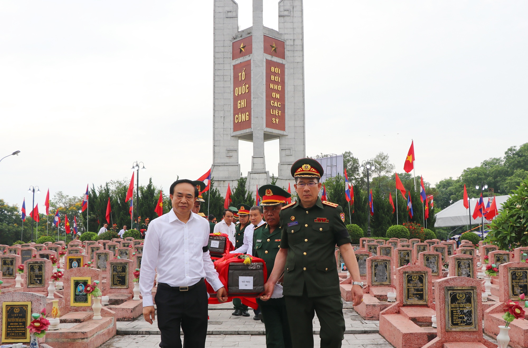 Chuyện thiếu tá phỉ Vàng Pao giúp bộ đội Việt Nam tìm liệt sỹ