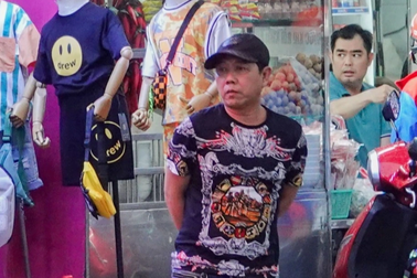 Phố thời trang sầm uất nhất TPHCM ế ẩm chưa từng thấy, shop "chết" la liệt