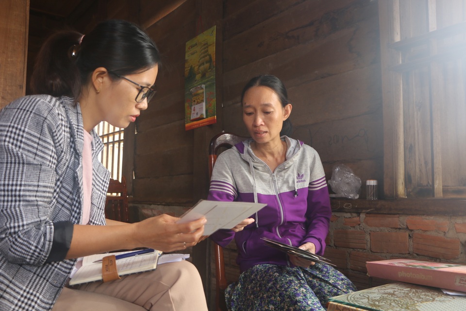 Xót xa cảnh người phụ nữ vừa mất chồng lại phát hiện mình mang án tử - 2 Xót xa cảnh người phụ nữ vừa mất chồng lại phát hiện mình mang án tử - 2