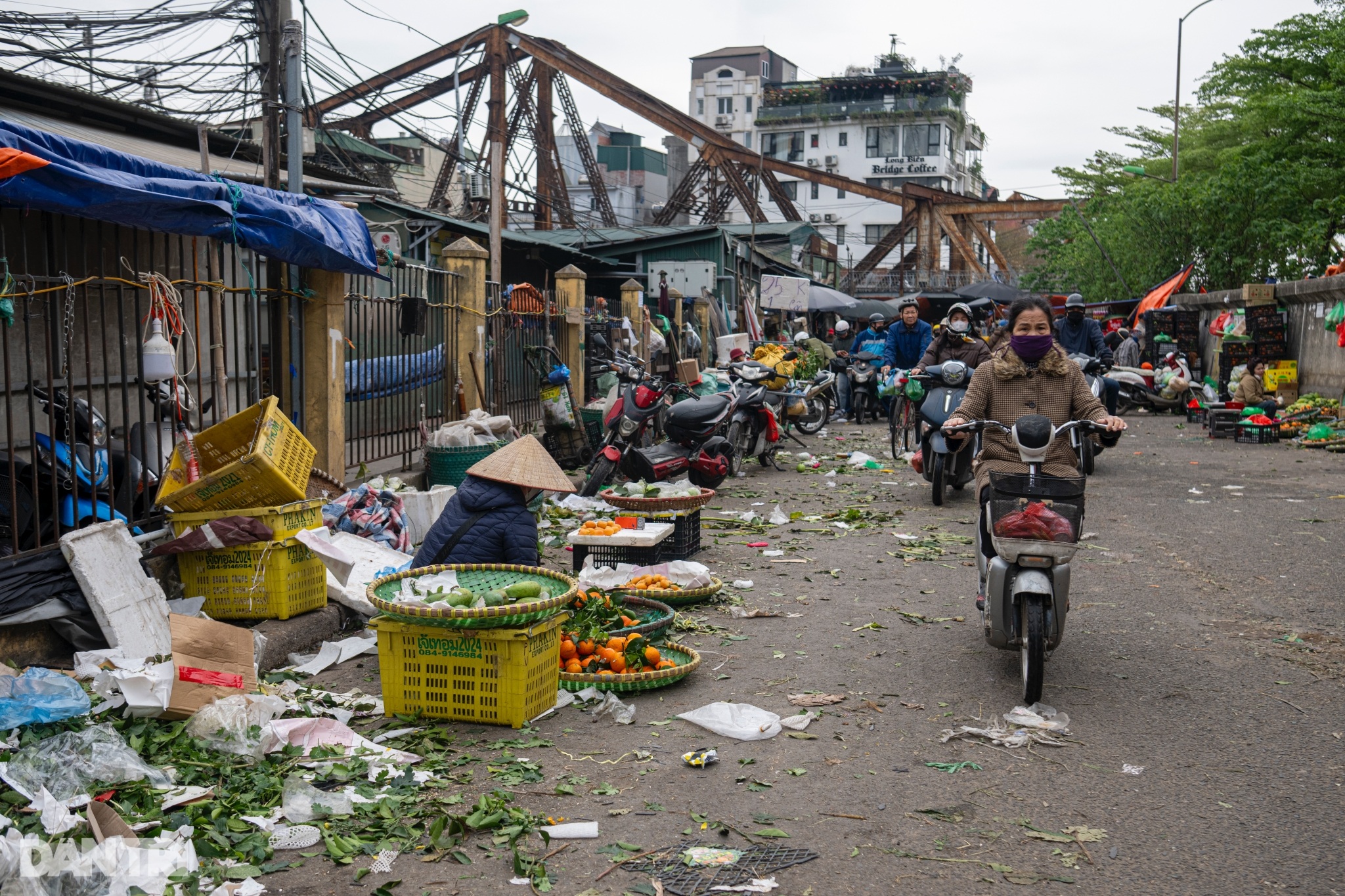 View - Hiện trạng chợ Long Biên xuống cấp, chờ ngày TP Hà Nội cải tạo | Báo Dân trí