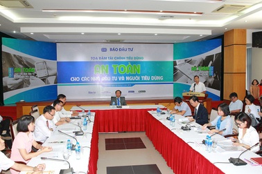 FE CREDIT: Minh bạch đối với nhà đầu tư và khách hàng