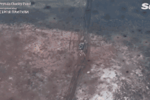 Xe tăng chủ lực T-80 của Nga phát nổ dữ dội sau khi trúng đạn từ Ukraine