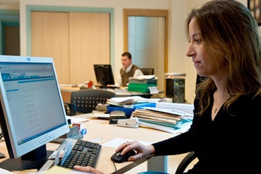 Công việc “bàn giấy” ảnh hưởng đến sức khỏe như thế nào?