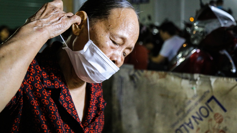 Mẹ già 70 tuổi và câu chuyện nồi lẩu gánh 3 thế hệ - 5 Mẹ già 70 tuổi và câu chuyện nồi lẩu gánh 3 thế hệ - 5