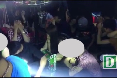 "Đột kích" quán bar, hàng trăm dân chơi nháo nhác