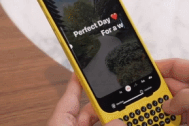 Phụ kiện đặc biệt giúp mang bàn phím vật lý lên iPhone