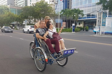 Khánh Hòa chỉ đạo làm rõ vụ khách Hàn Quốc tố lái xe xích lô “chặt chém”