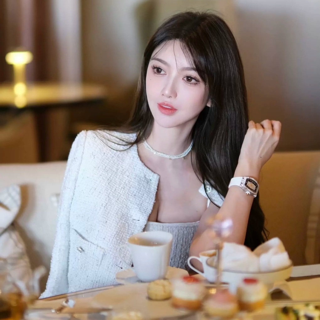Gia thế của hot girl vừa tuyên bố chia tay tài tử Huỳnh Hiểu Minh - 1