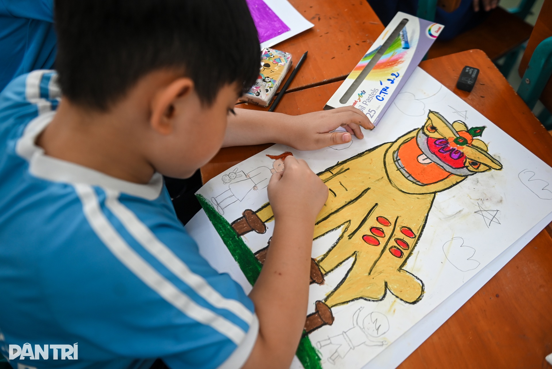 Gần 200 họa sĩ nhí khoe tài vẽ tranh chào Lễ hội Nghinh Ông Cần Giờ - 7