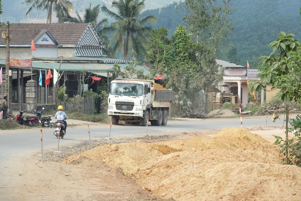 Con đường ai đi qua cũng không mở nổi mắt - 5 Con đường ai đi qua cũng không mở nổi mắt - 5