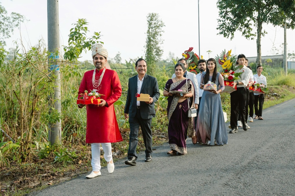 Chàng rể Ấn Độ mặc áo dài, bê trầu đến Cần Thơ hỏi vợ gây sốt - 2