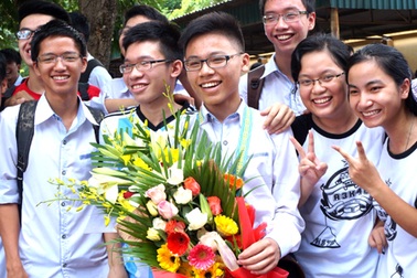 Đón "cậu bé vàng" xứ Nghệ thắng lợi trở về